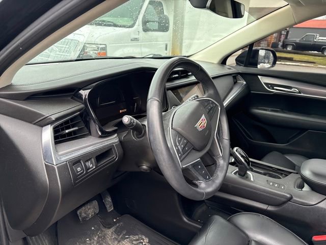 Used 2017 Cadillac XT5 Luxury w/ Driver Awareness Package image 9