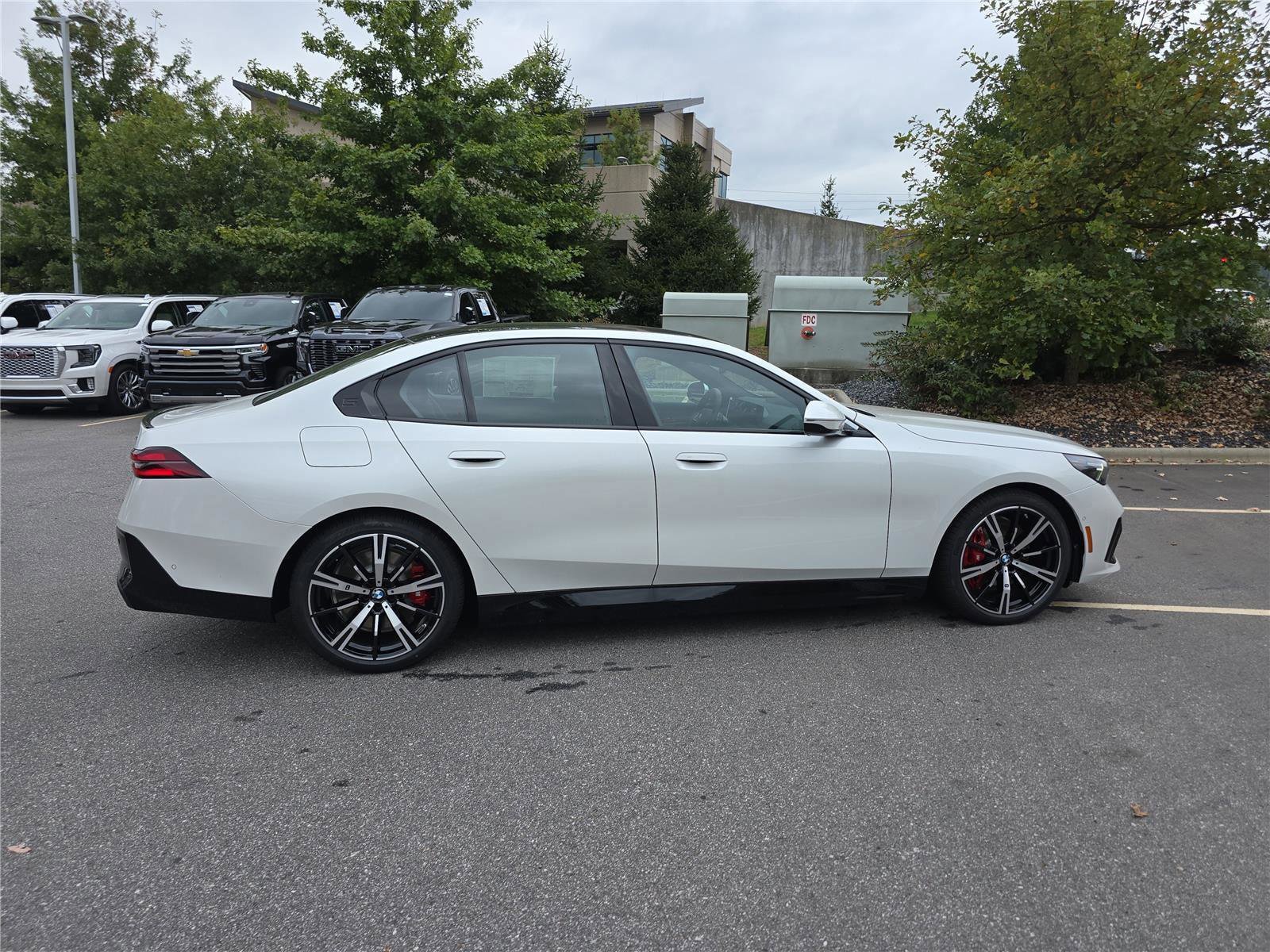 Certified 2026 BMW 550e xDrive AWD/4WD image 2