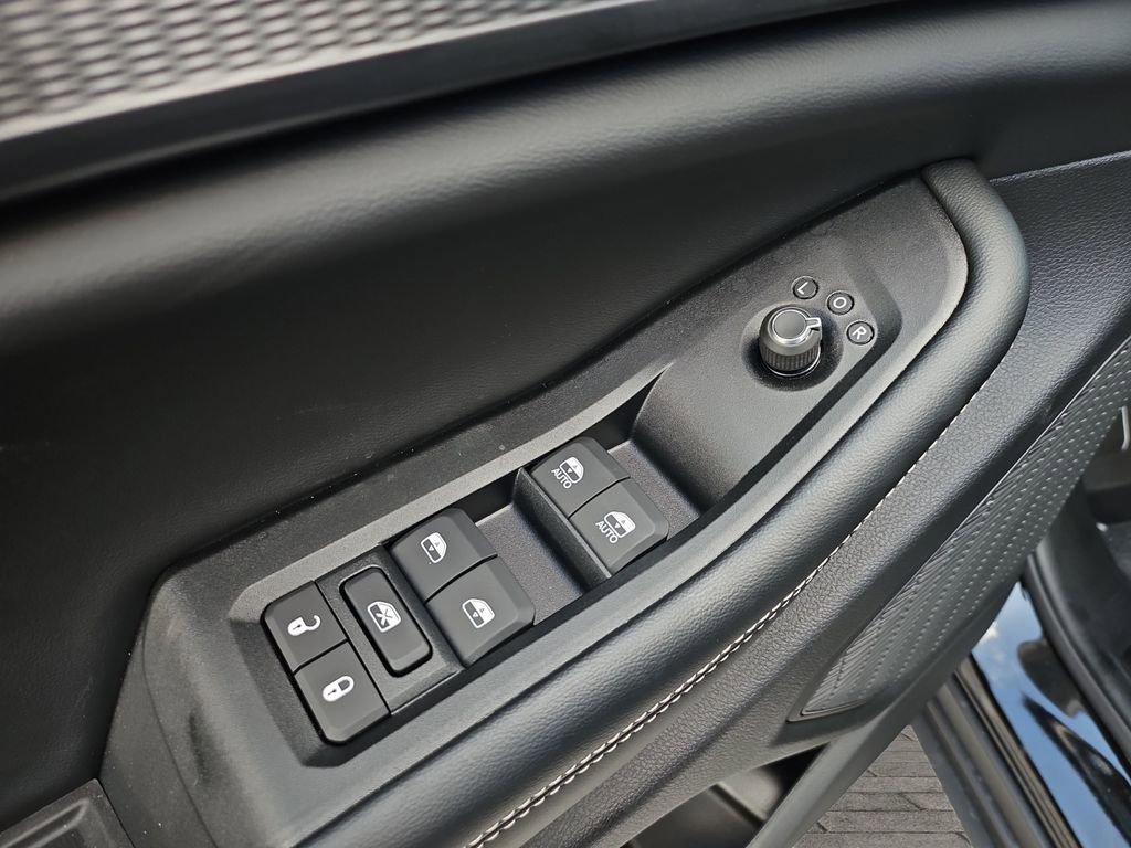 New 2025 Jeep Grand Cherokee Altitude image 18