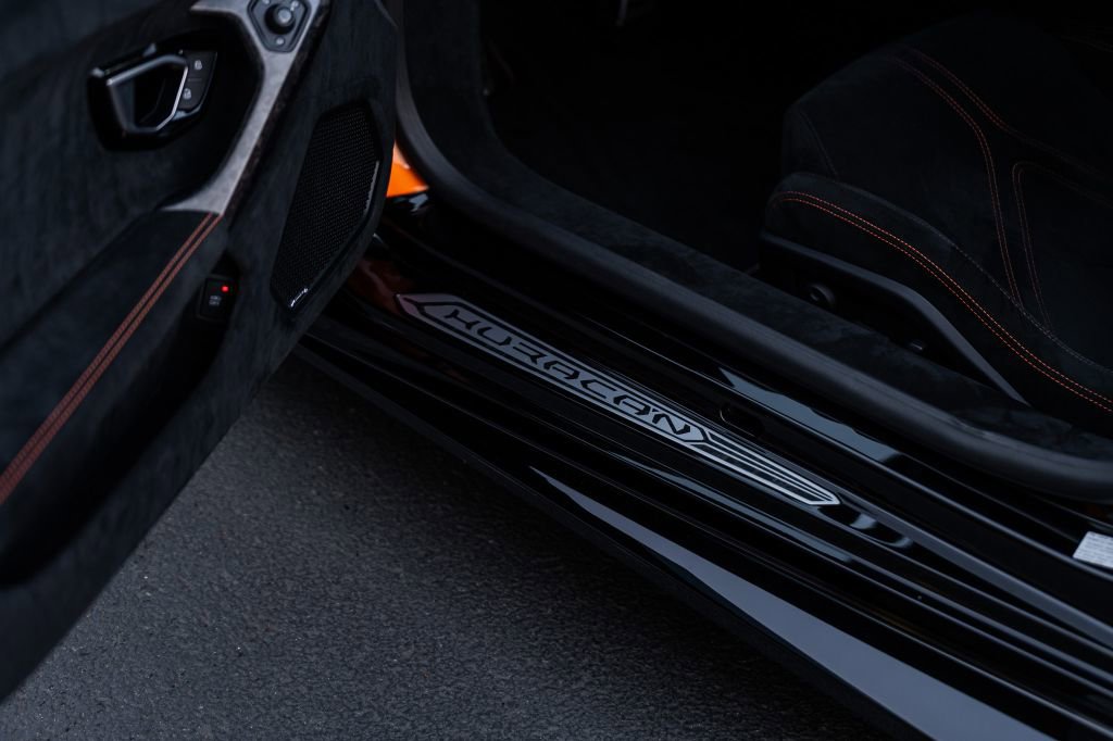 Used 2018 Lamborghini Huracan Performante image 32