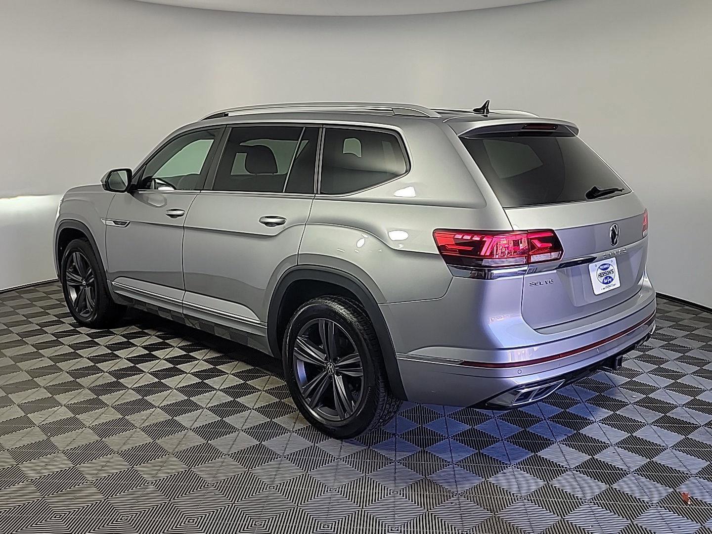 Used 2022 Volkswagen Atlas SEL R-Line image 10