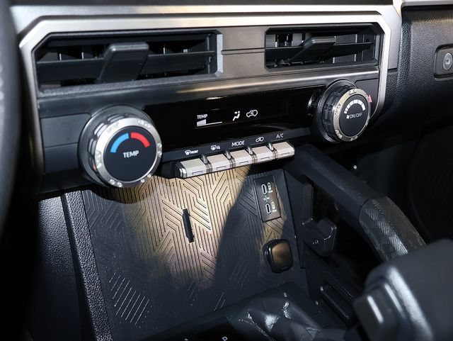 Used 2025 Toyota 4Runner SR5 AWD/4WD image 19