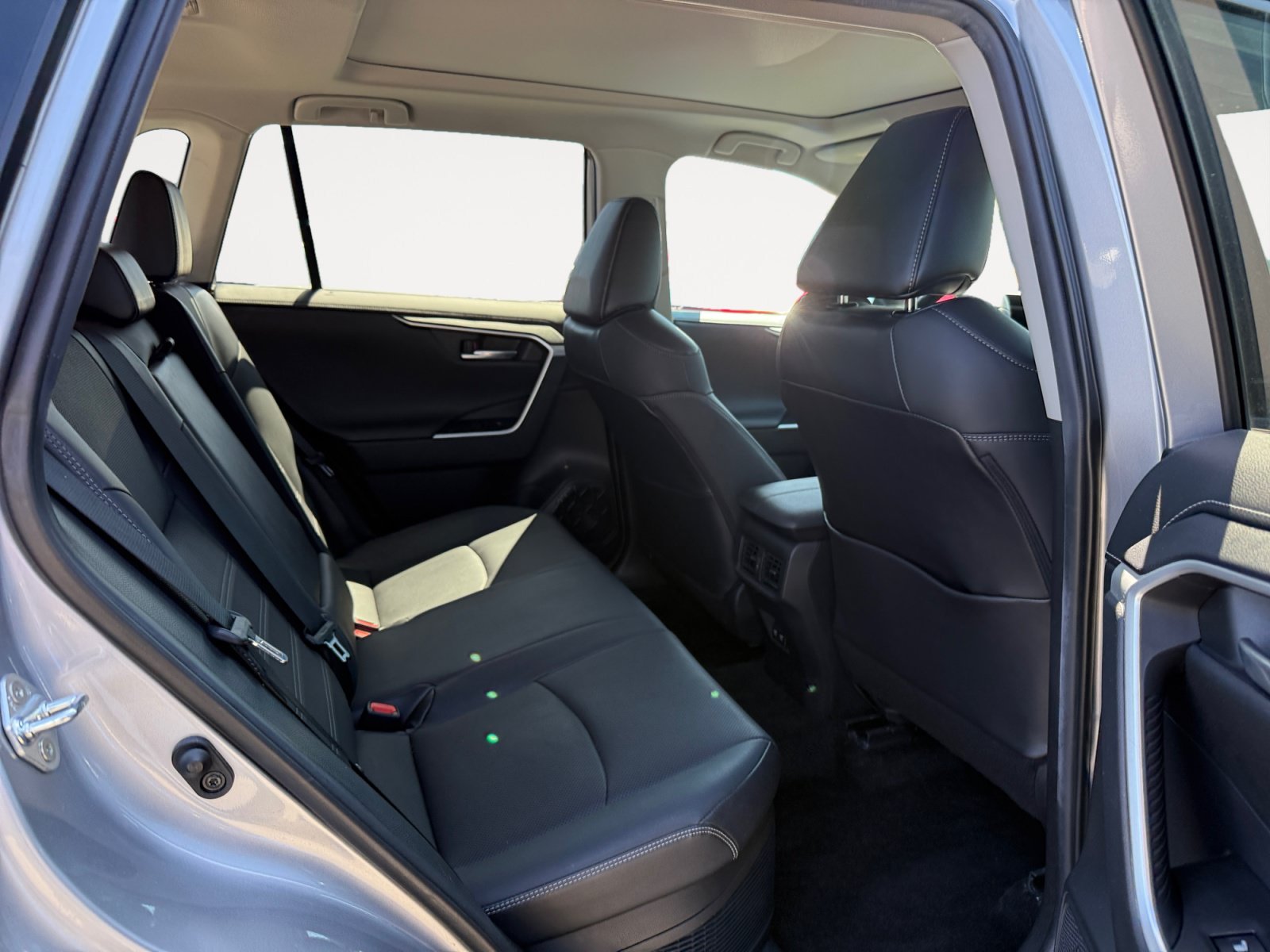 Used 2021 Toyota RAV4 Limited AWD/4WD image 18