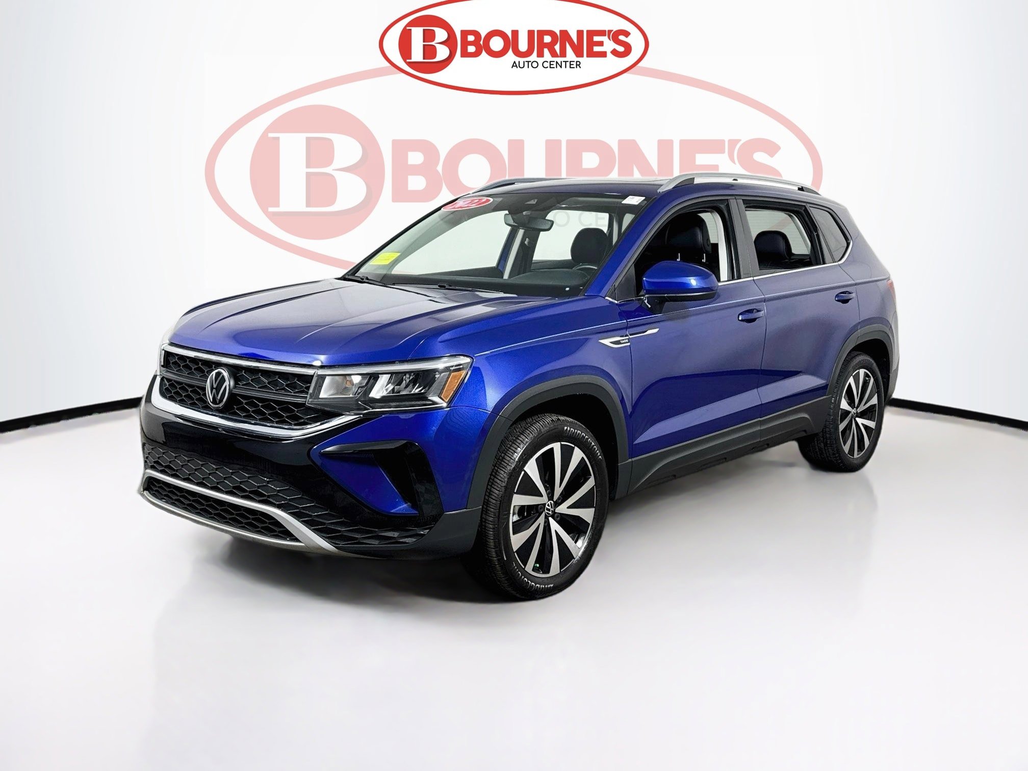 Used 2022 Volkswagen Taos SE w/ Panoramic Sunroof Package AWD/4WD image 6