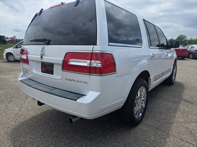 Used 2012 Lincoln Navigator 4WD image 3