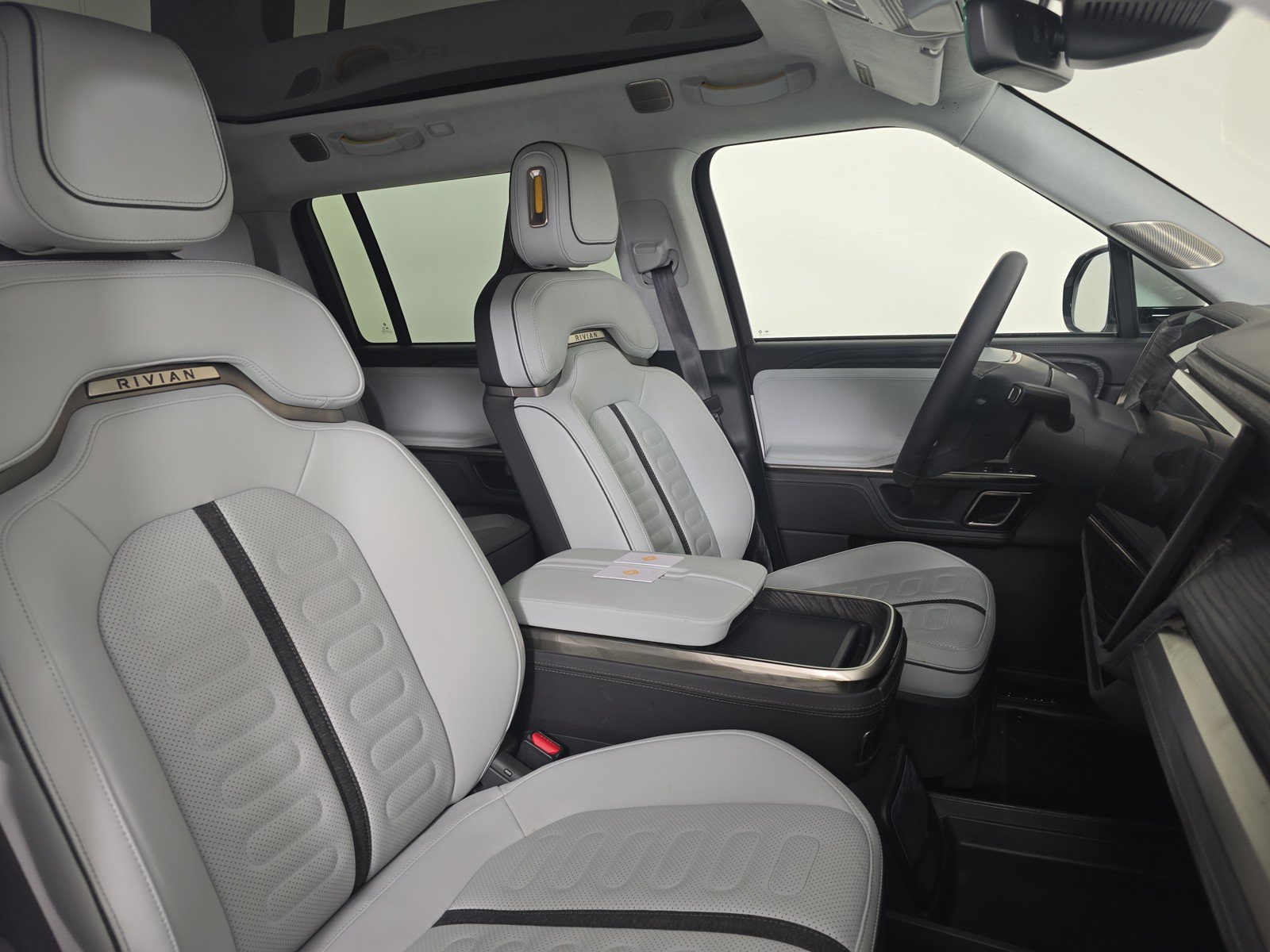 Used 2023 Rivian R1S Adventure AWD/4WD image 24