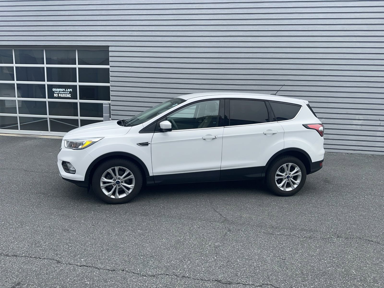 Used 2017 Ford Escape SE image 3