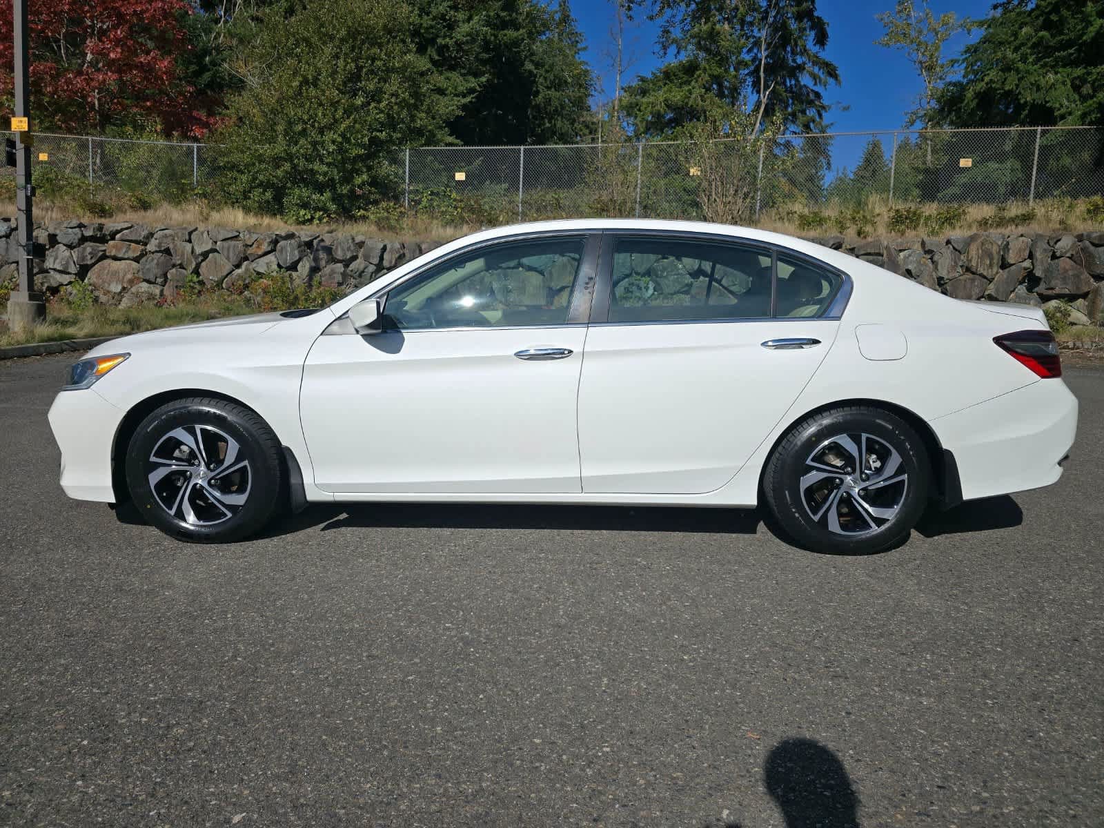 Used 2016 Honda Accord LX image 3