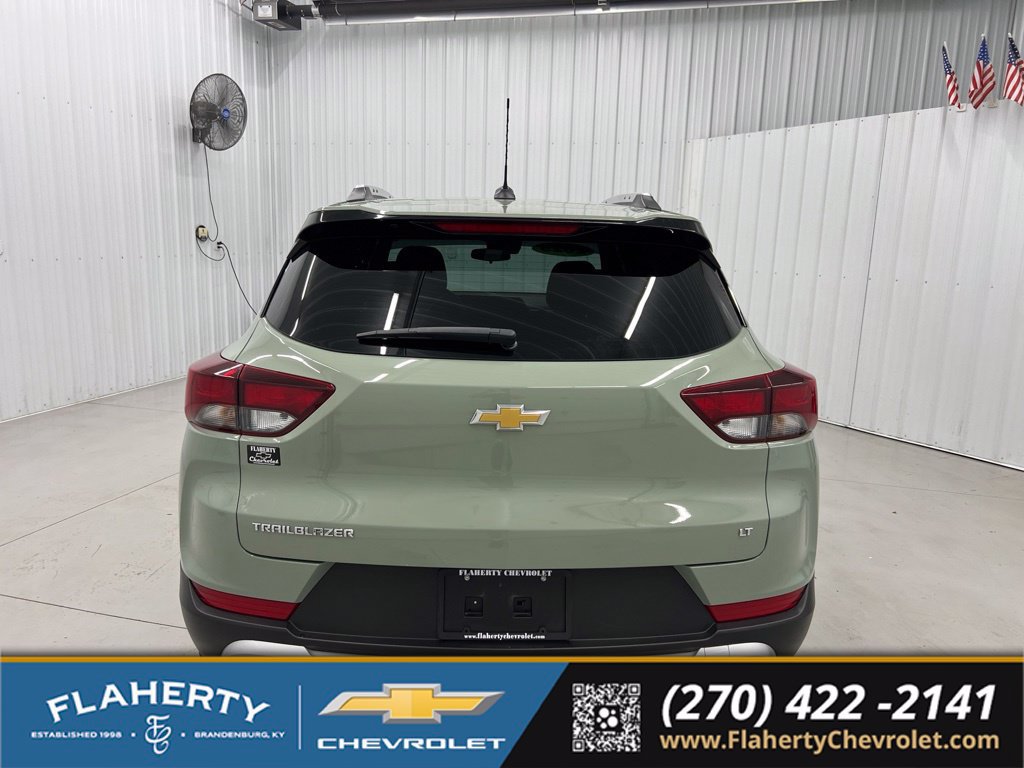 Used 2025 Chevrolet TrailBlazer LT FWD image 4