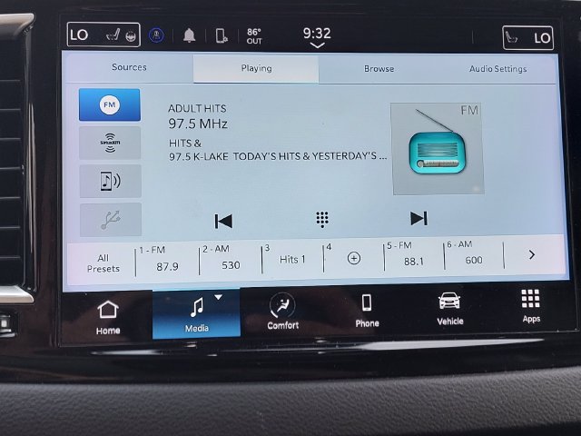 Used 2023 Chrysler Pacifica Touring-L FWD image 15