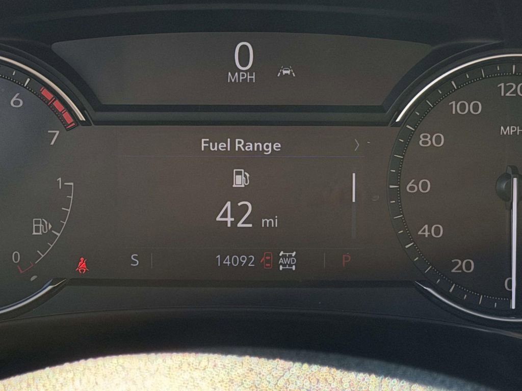 Used 2023 Cadillac XT4 Luxury w/ Cold Weather Package AWD/4WD image 25