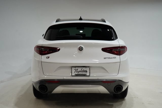Used 2023 Alfa Romeo Stelvio Ti AWD/4WD image 6