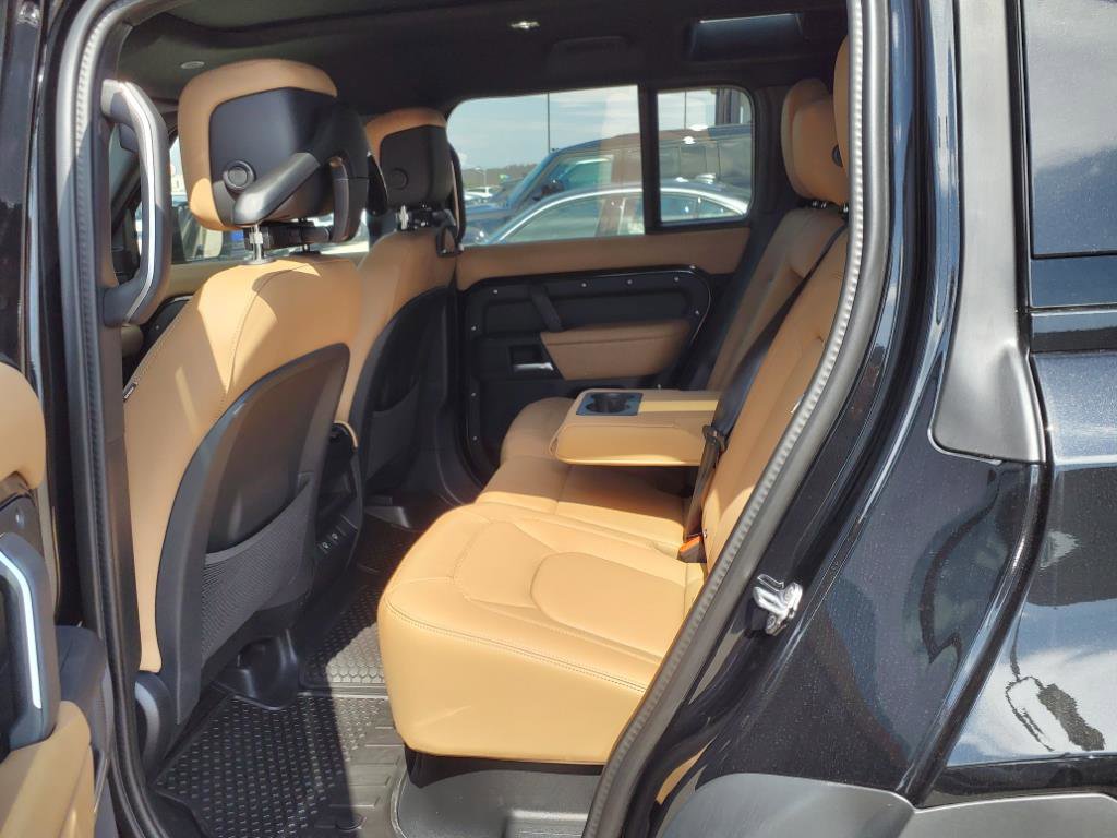 Used 2025 Land Rover Defender 110 S image 12
