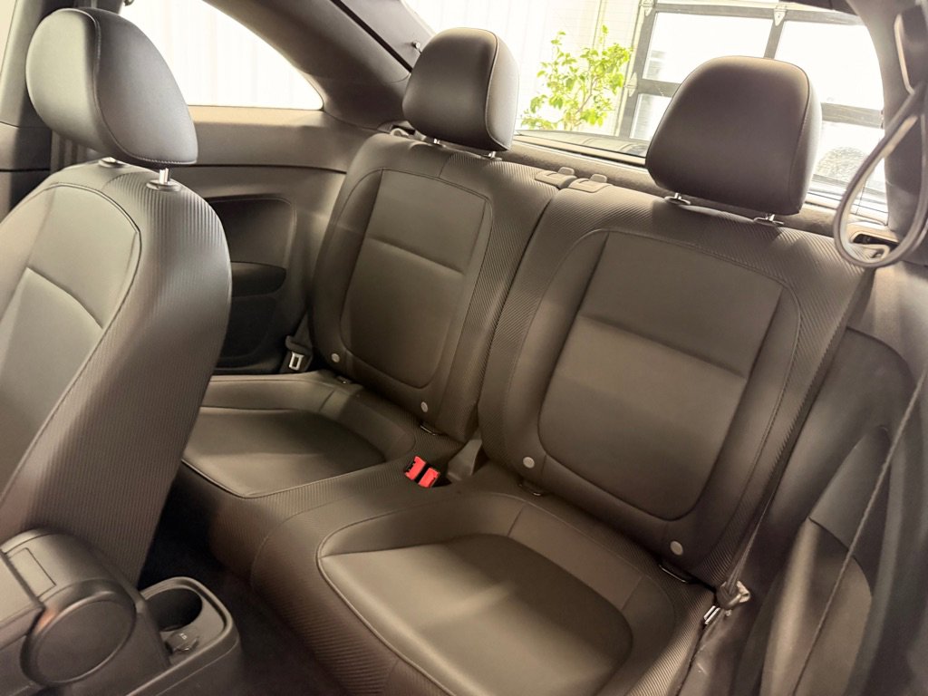 Used 2018 Volkswagen Beetle S image 11