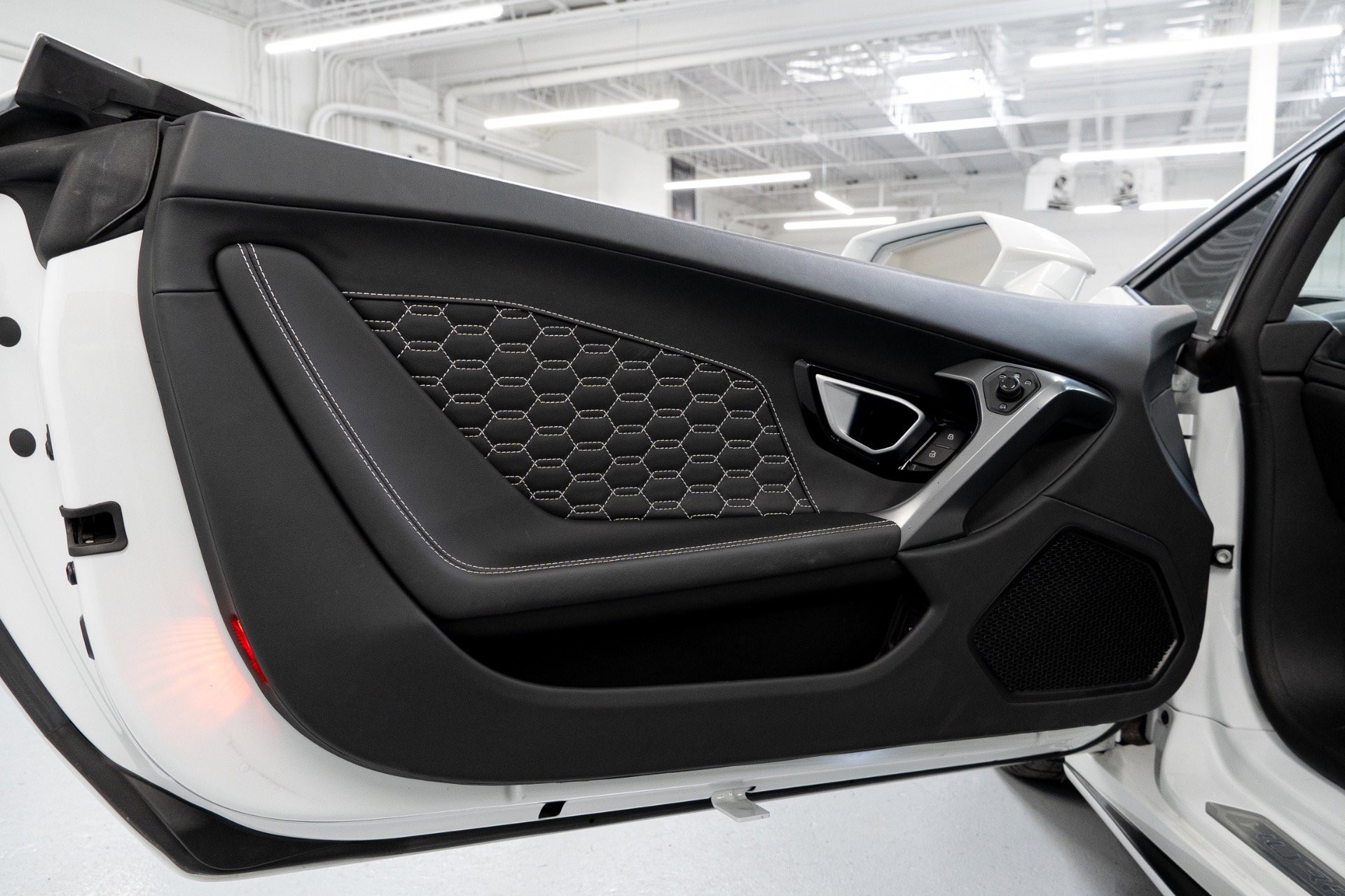 Used 2017 Lamborghini Huracan LP 580-2 image 12