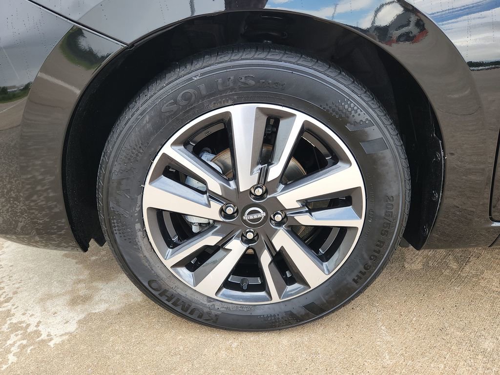 Used 2025 Nissan Versa SV FWD image 14