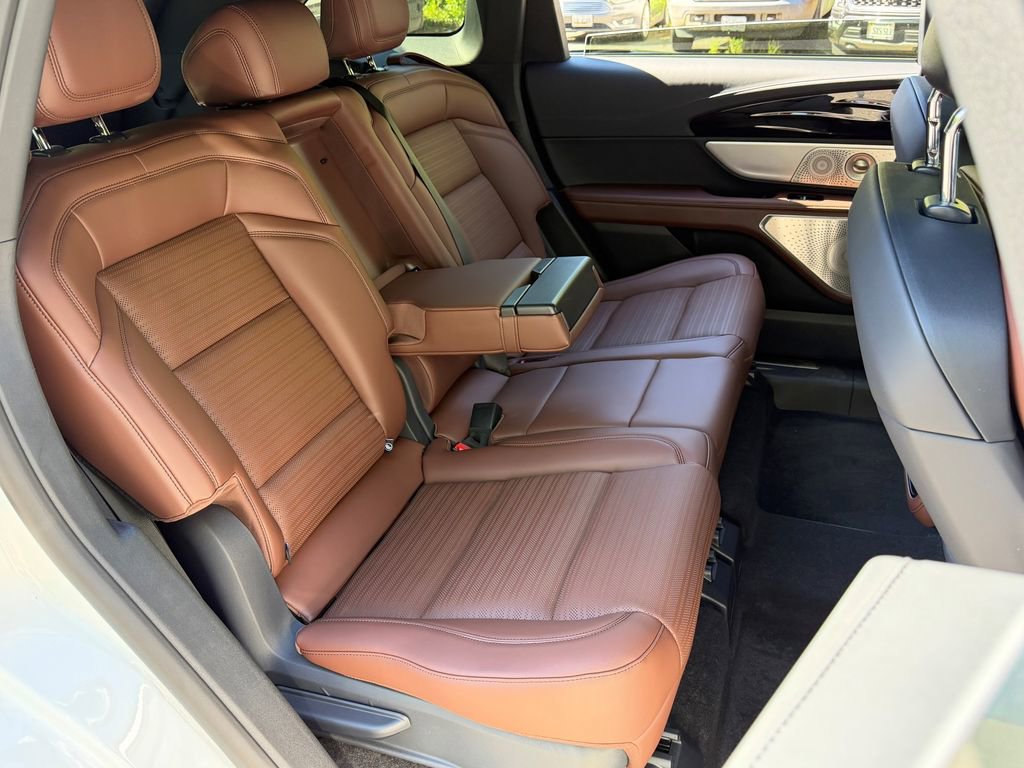 New 2026 Lincoln Nautilus Reserve AWD/4WD image 16