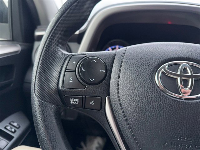 Used 2018 Toyota RAV4 LE image 14