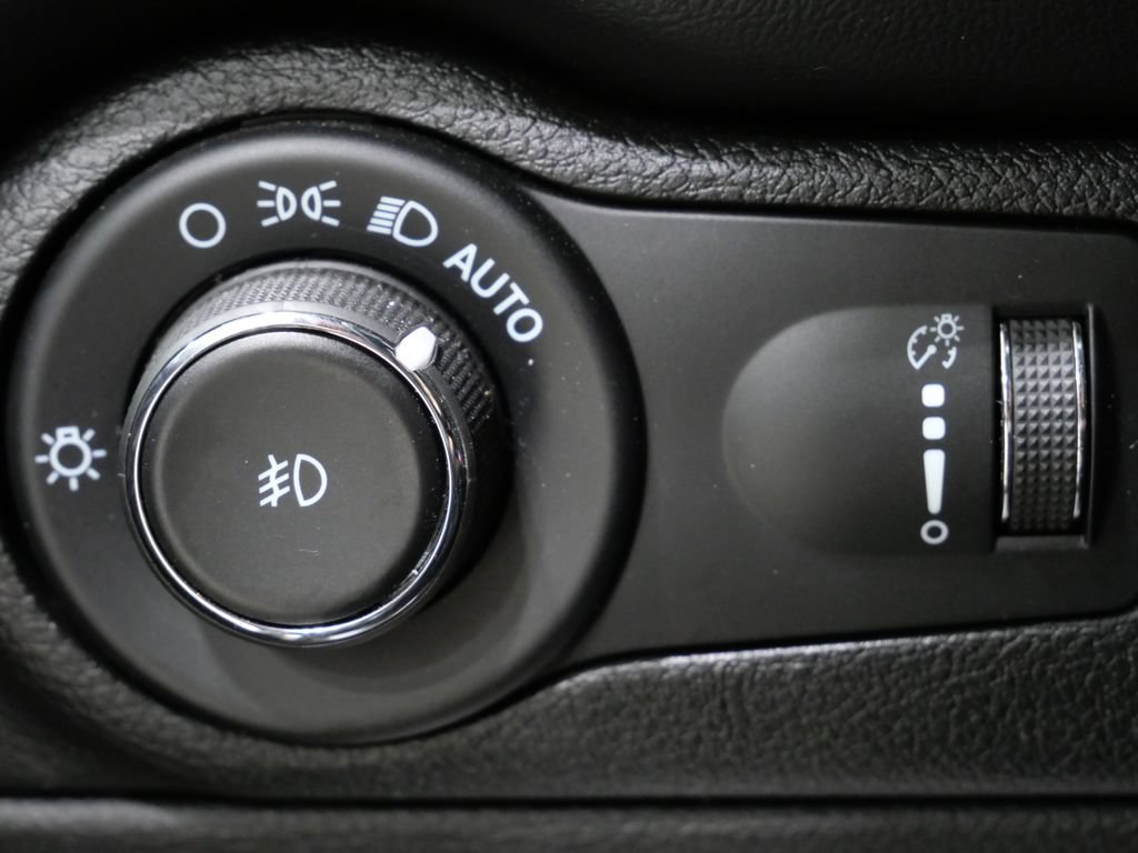Used 2023 Dodge Durango R/T w/ Tow 'N Go Package AWD/4WD image 15