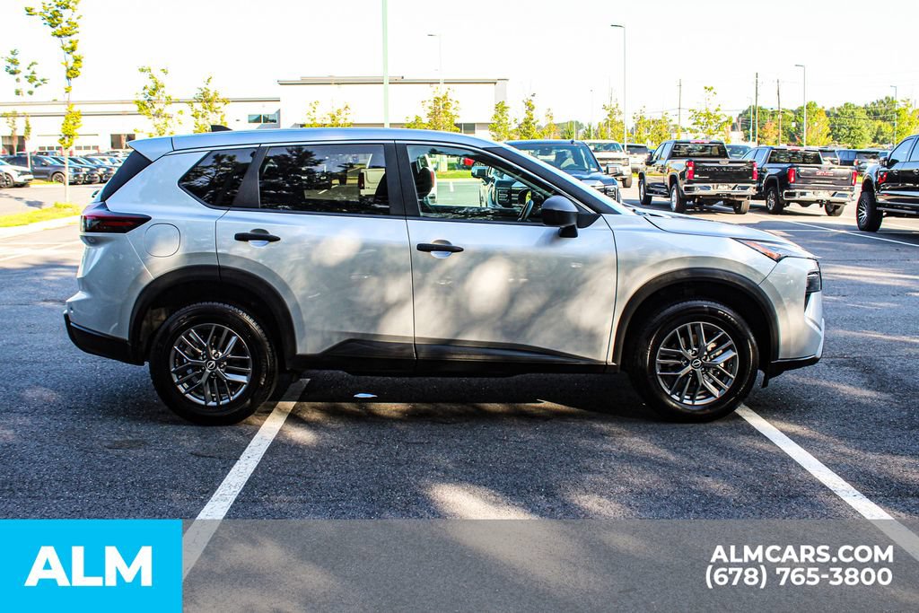 Used 2024 Nissan Rogue S AWD/4WD image 8
