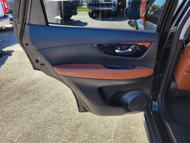 Used 2018 Nissan Rogue SL w/ Premium Package image 14