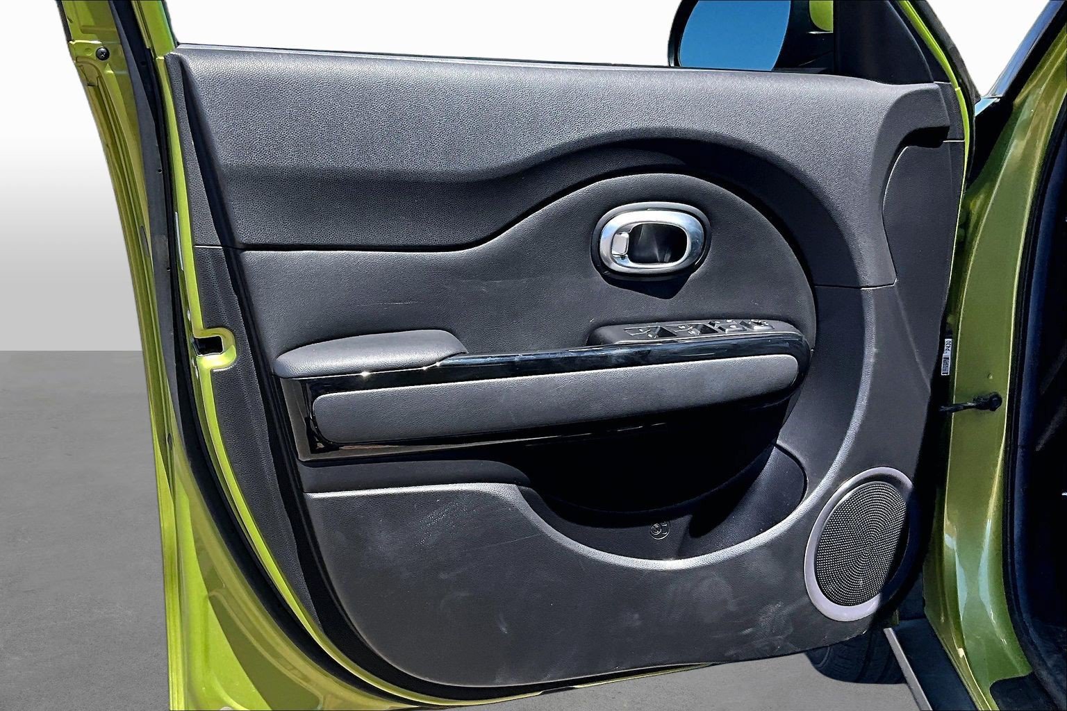 Used 2015 Kia Soul ! FWD image 14