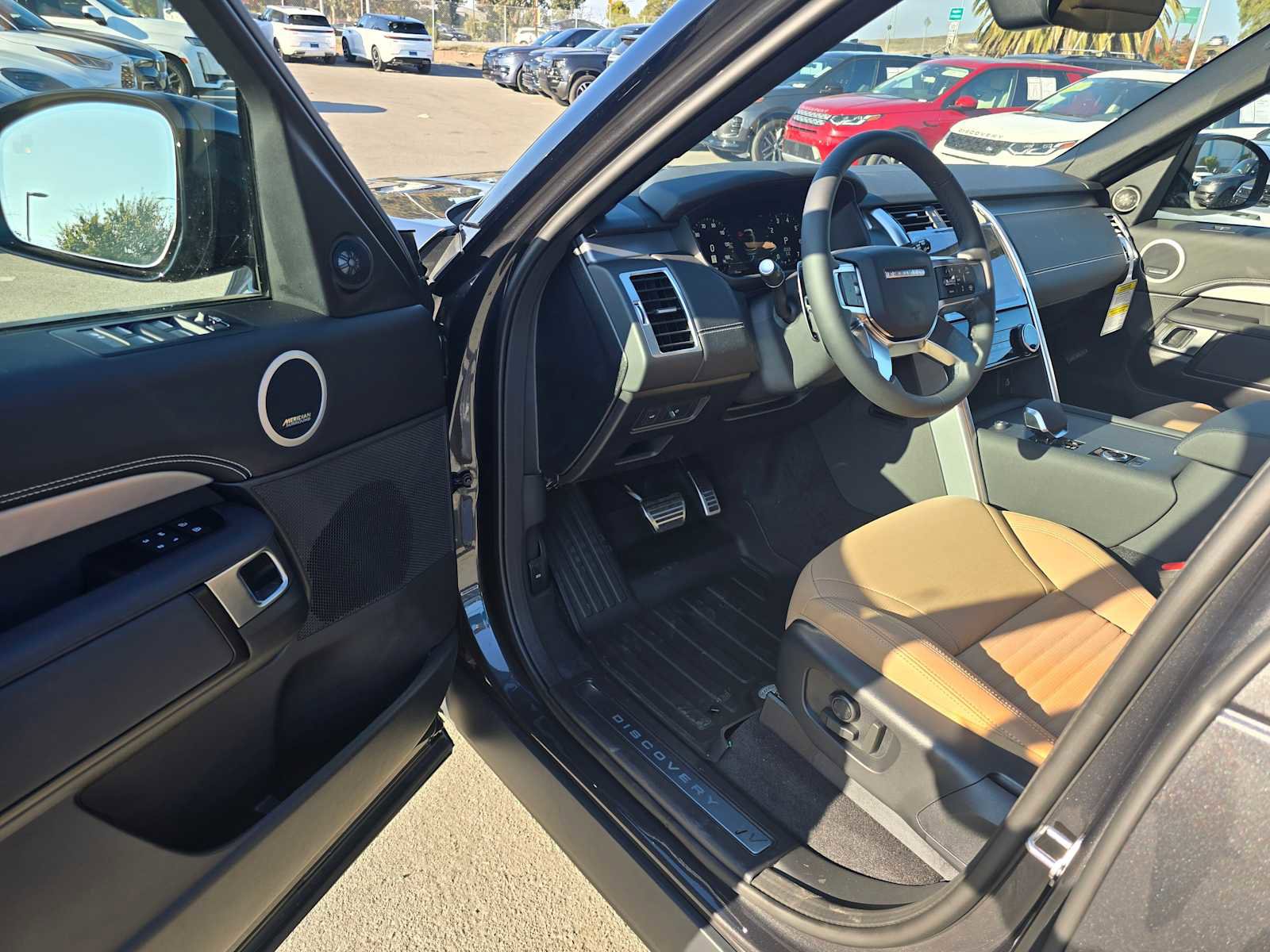 New 2025 Land Rover Discovery Dynamic SE image 19