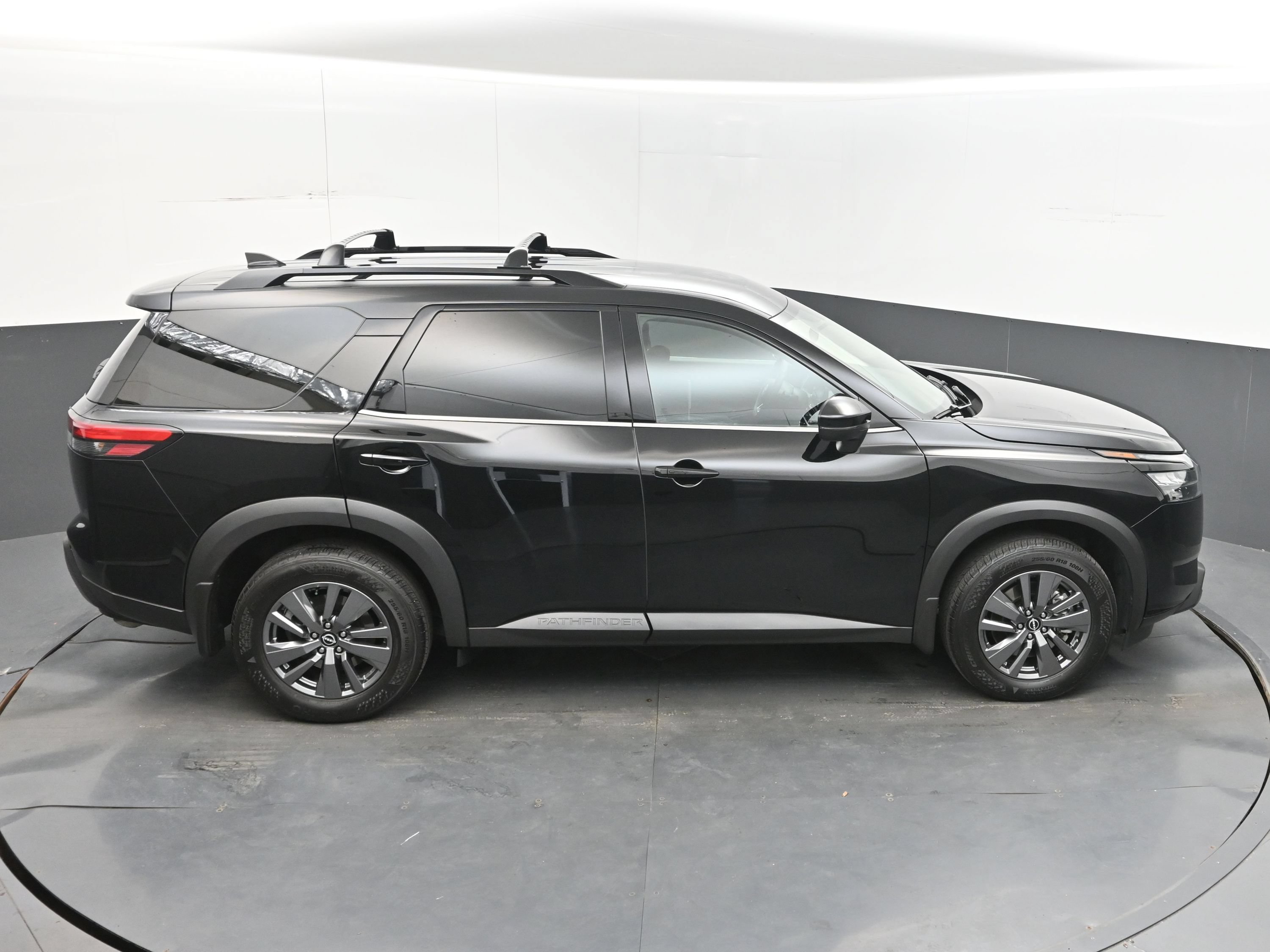 Used 2025 Nissan Pathfinder SV FWD image 37