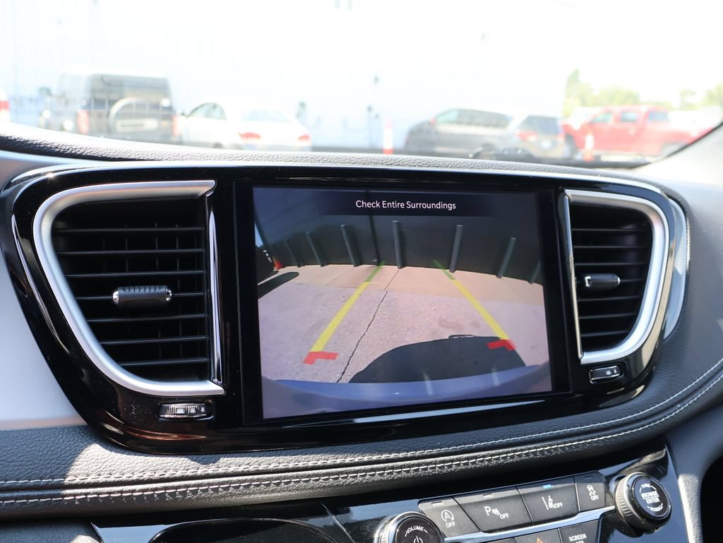 Used 2025 Chrysler Pacifica Limited FWD image 34