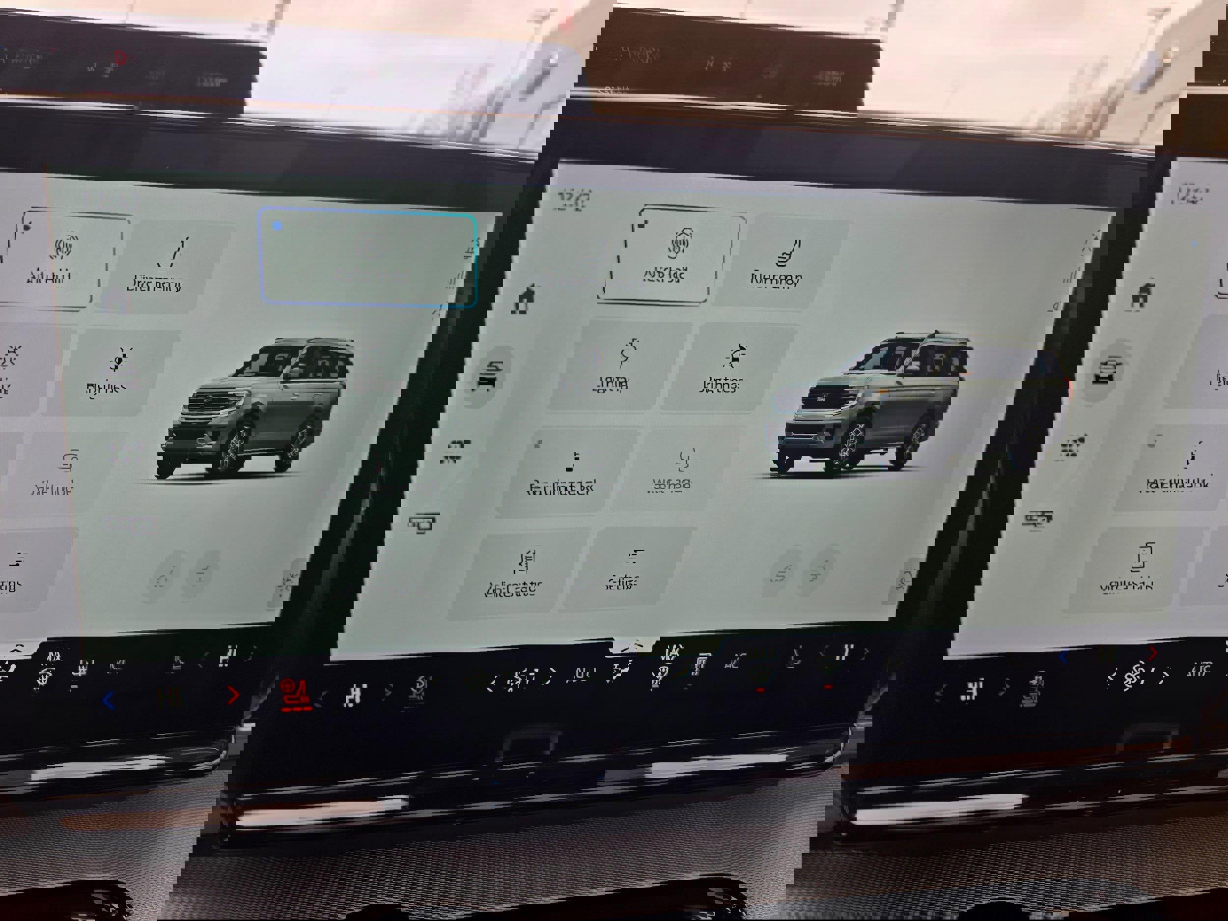 Certified 2025 Ford Expedition Active AWD/4WD image 24