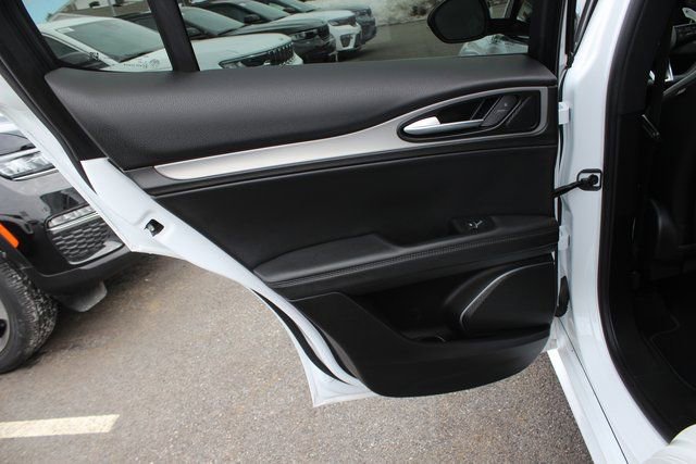 Used 2023 Alfa Romeo Stelvio Veloce image 24