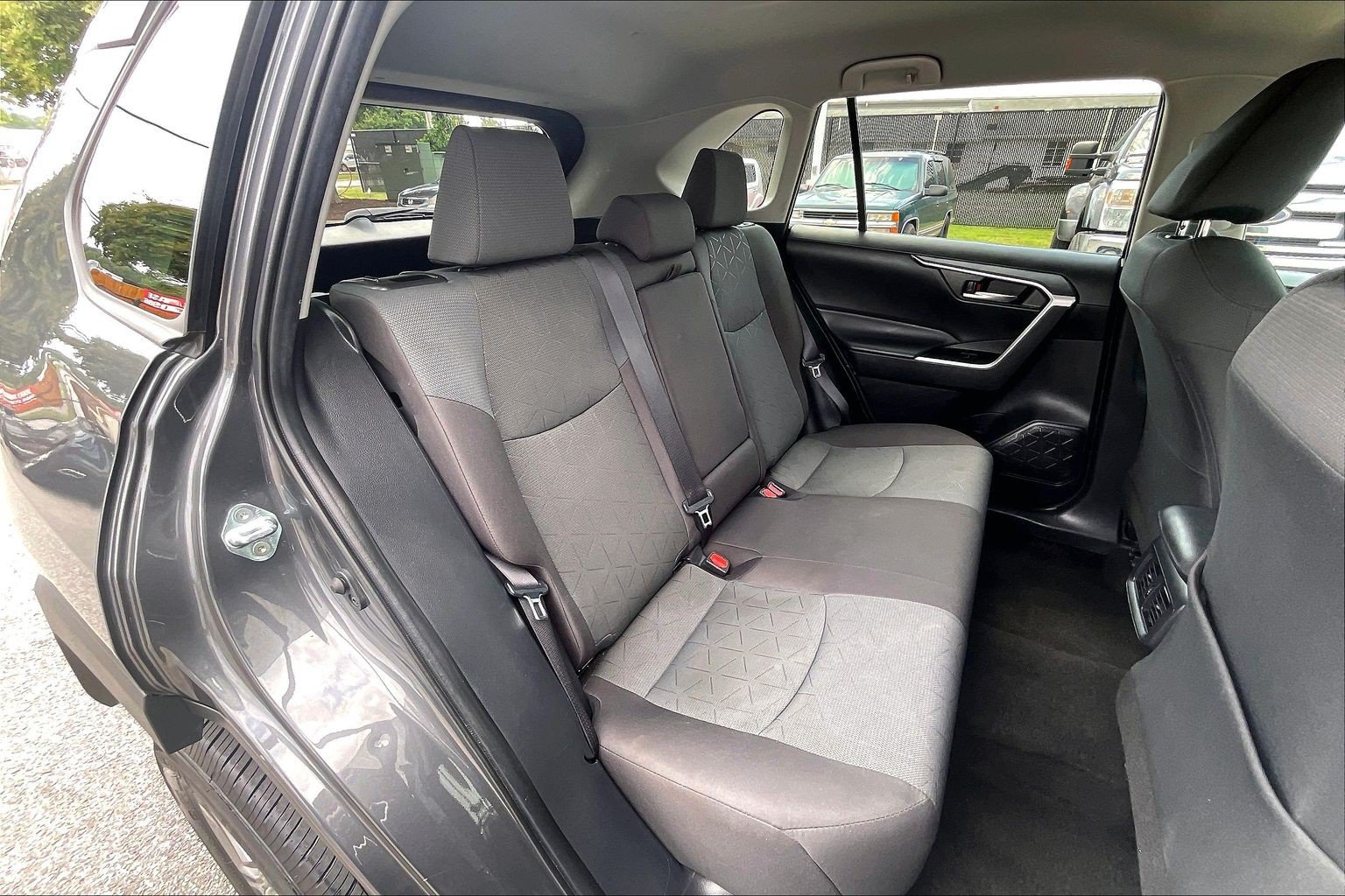Used 2024 Toyota RAV4 XLE FWD image 31