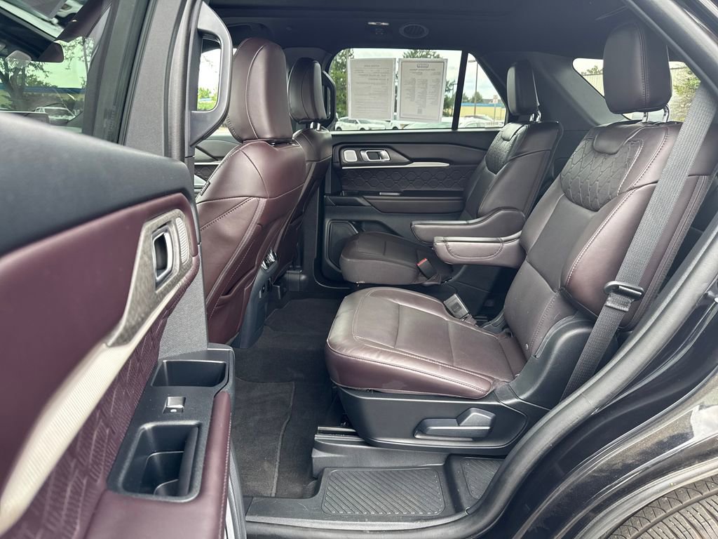 Used 2025 Ford Explorer Platinum w/ LUX Leather Package AWD/4WD image 26