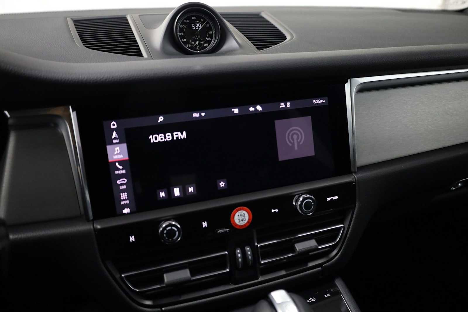 New 2026 Porsche Macan image 32