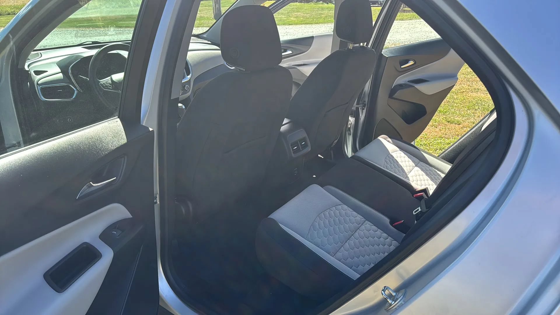 Used 2019 Chevrolet Equinox LS AWD/4WD image 14