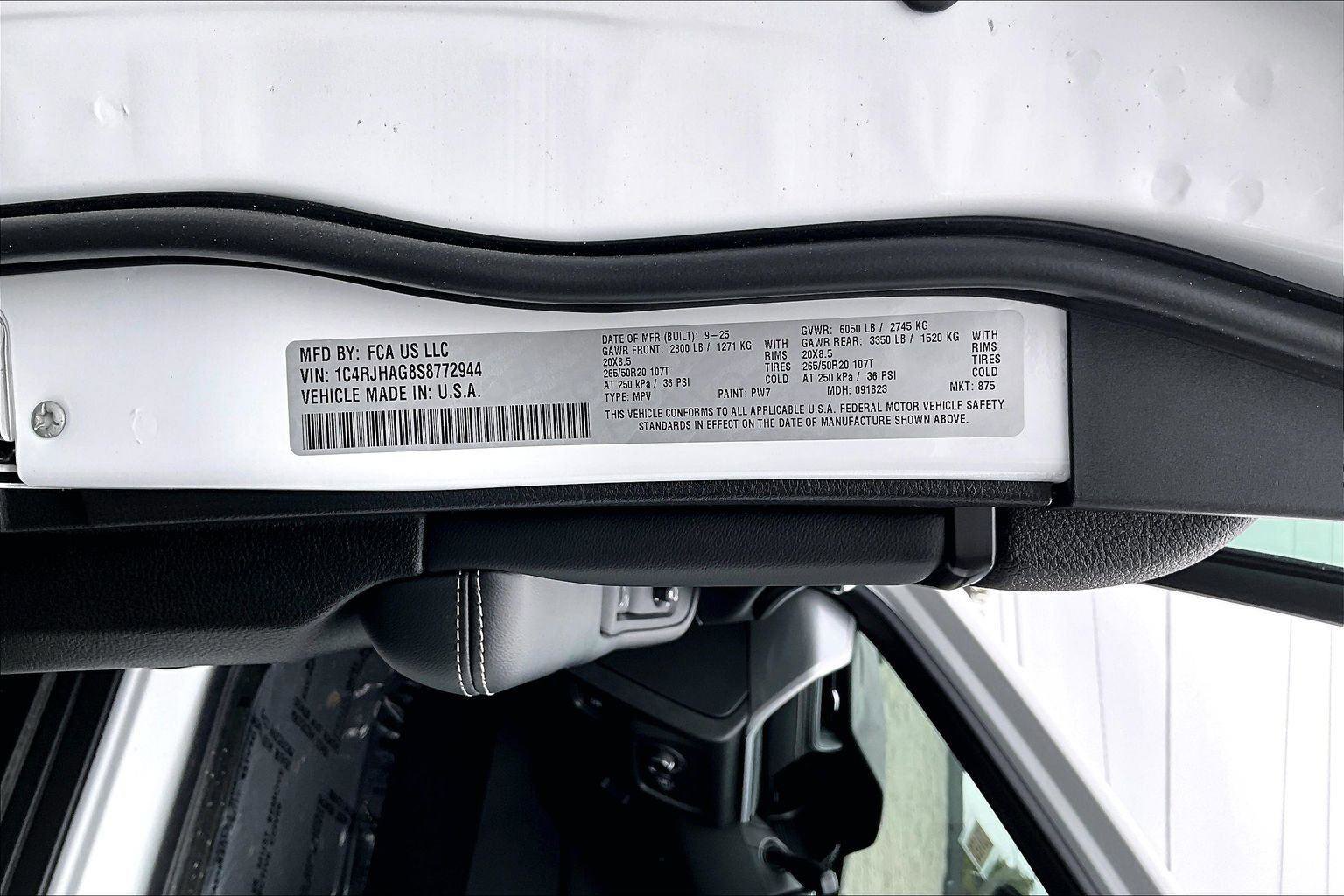 New 2025 Jeep Grand Cherokee Altitude image 14