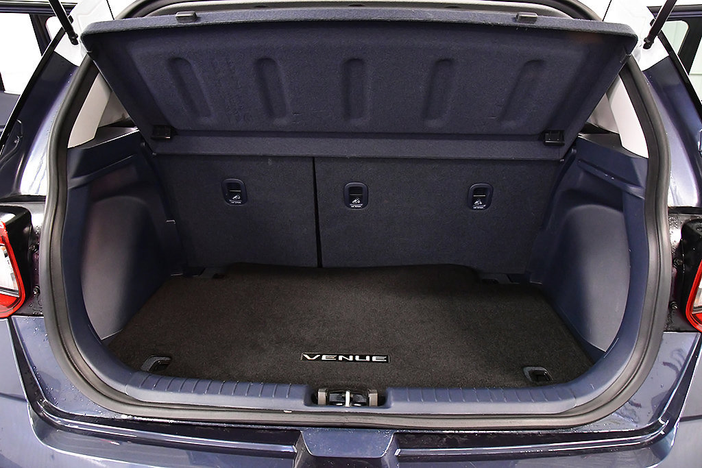 Used 2025 Hyundai Venue Limited FWD image 31