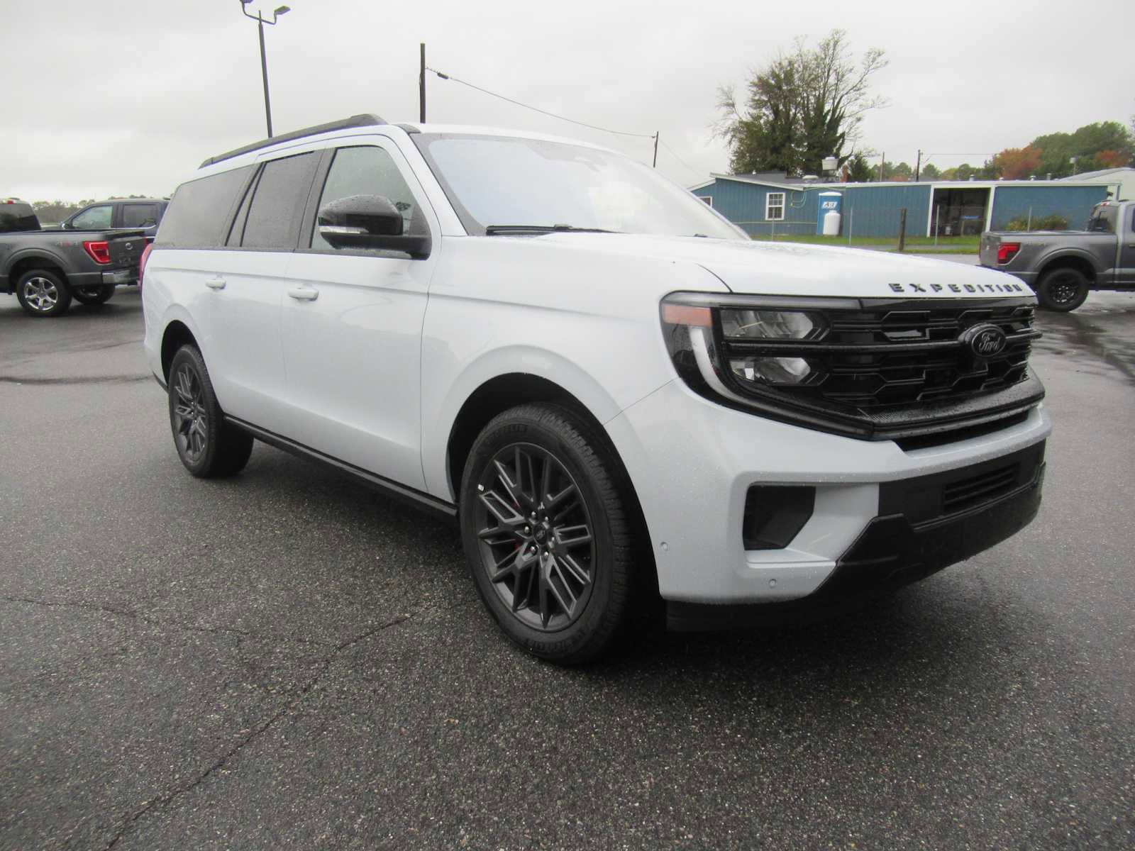 New 2025 Ford Expedition Max Platinum w/ Stealth Performance Package image 3