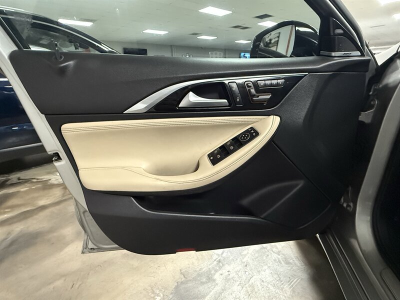 Used 2019 INFINITI QX30 w/ Cargo Package FWD image 6