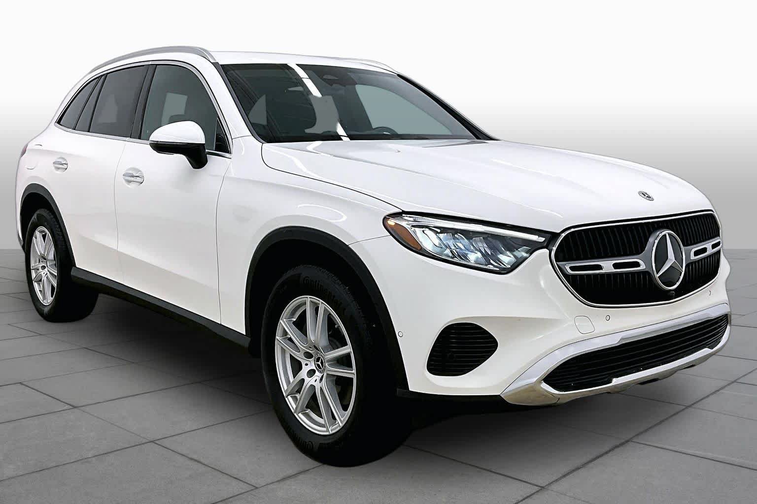 Used 2025 Mercedes-Benz GLC 300 4MATIC image 3