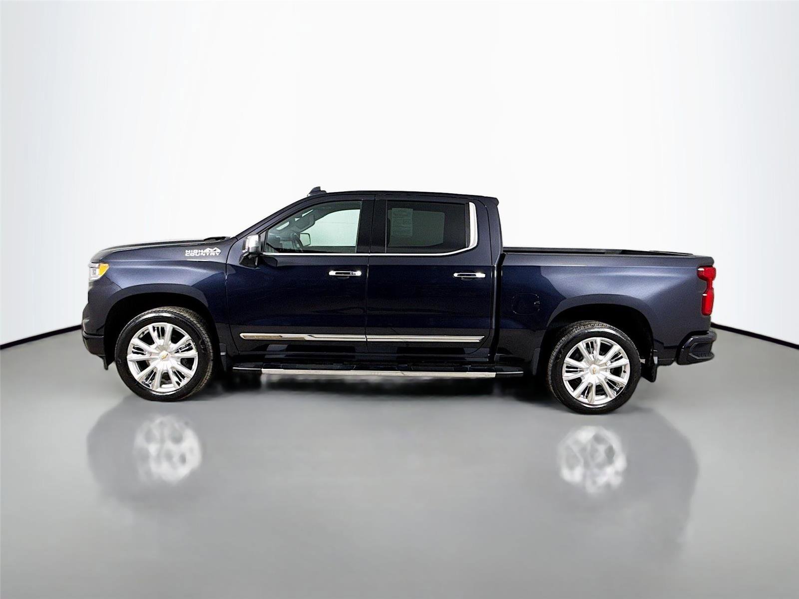 Used 2022 Chevrolet Silverado 1500 High Country w/ High Country Premium Package image 6