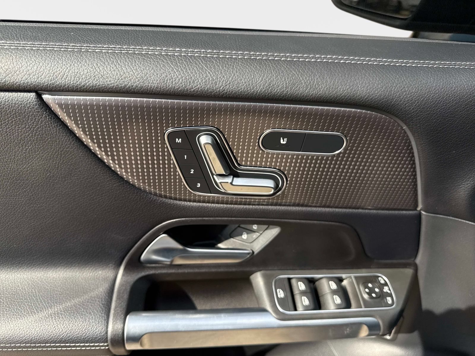 Used 2023 Mercedes-Benz GLB 250 image 18