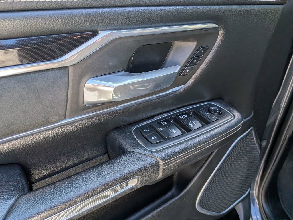 Used 2019 RAM 1500 Laramie w/ Sport Appearance Package AWD/4WD image 10