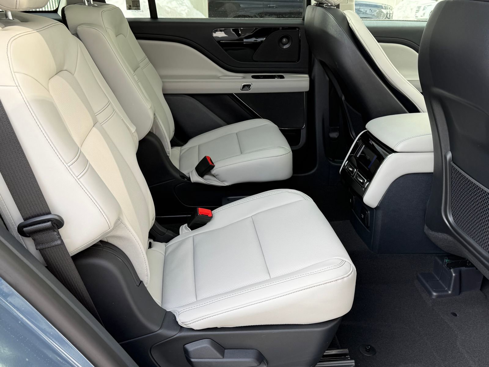 New 2026 Lincoln Aviator AWD image 12