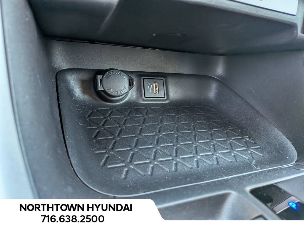 Used 2025 Toyota RAV4 XLE AWD/4WD image 17