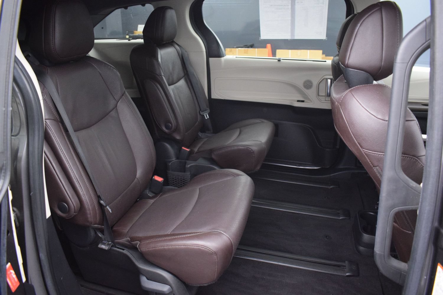 Used 2024 Toyota Sienna Platinum AWD/4WD image 11