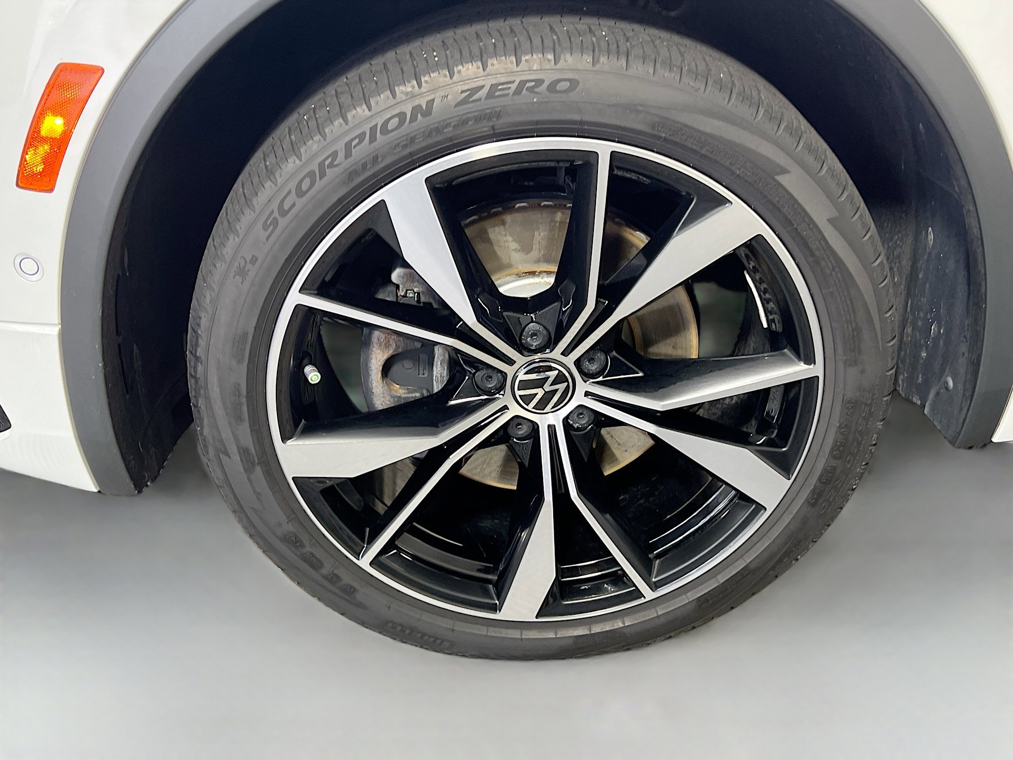 Used 2022 Volkswagen Tiguan SEL R-Line AWD/4WD image 14