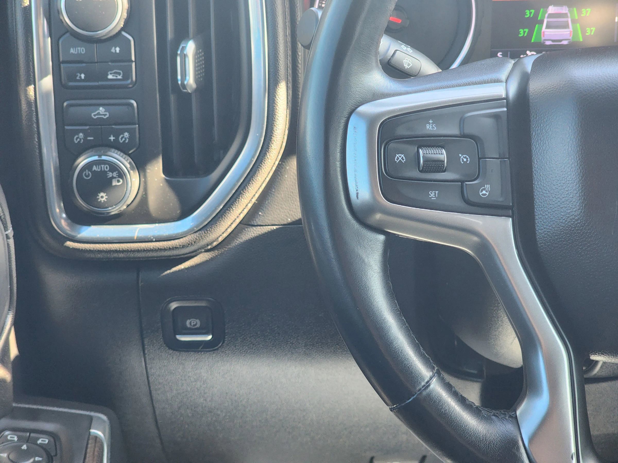Used 2021 Chevrolet Silverado 1500 LT w/ Convenience Package II AWD/4WD image 11