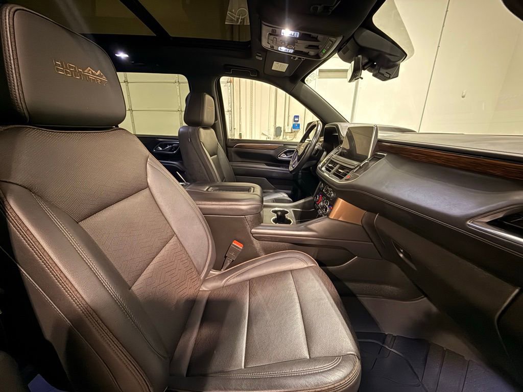 Used 2023 Chevrolet Suburban High Country image 34
