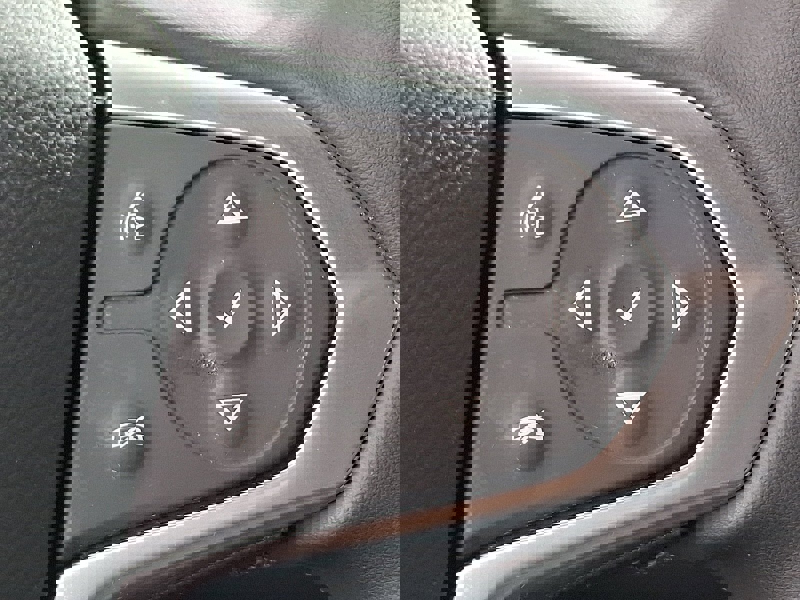 Used 2023 Chevrolet Traverse LT image 22